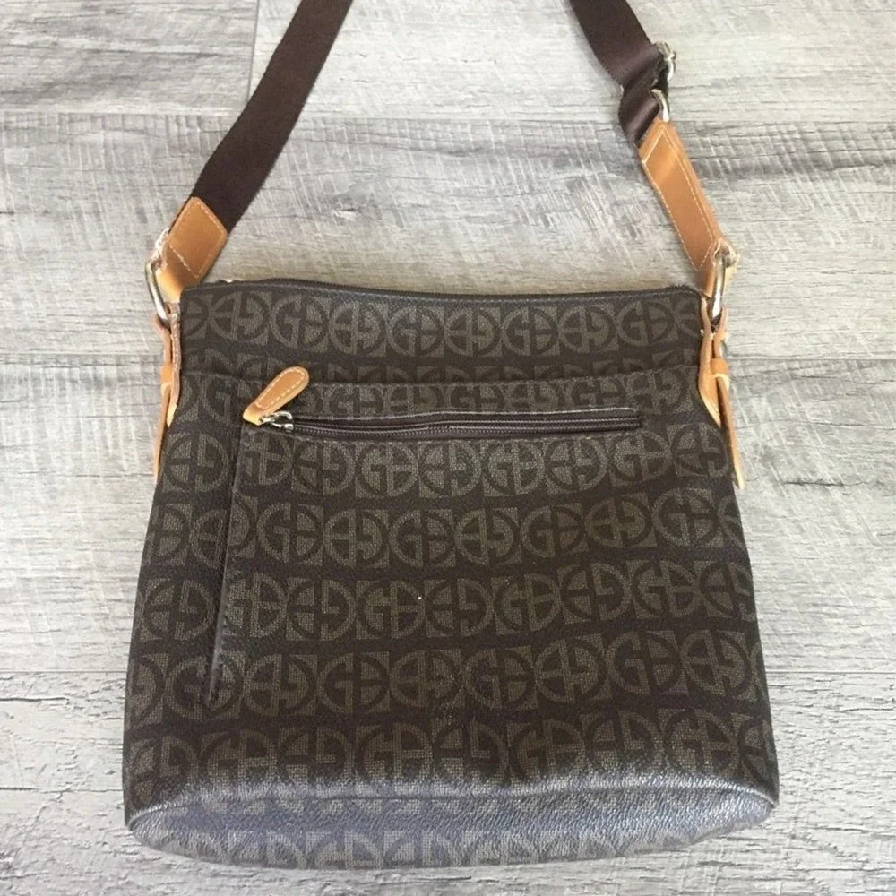 Giani Bernini Brown Monogram Crossbody Bag‎ Multi Pocket Messenger Purse